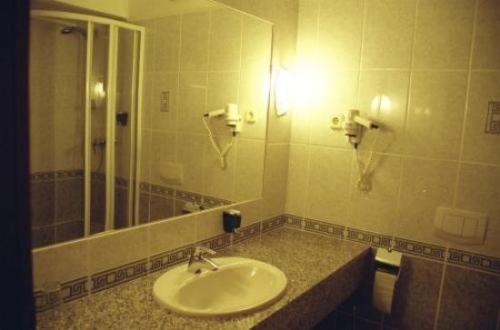 Tatabánya Gottwald Hotel الغرفة الصورة